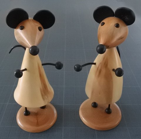 Souris debout